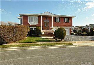 1st image of 26 Sharen Dr