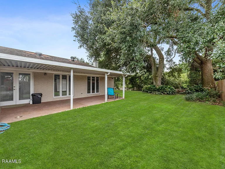 218 Debby Dr — Photo 31