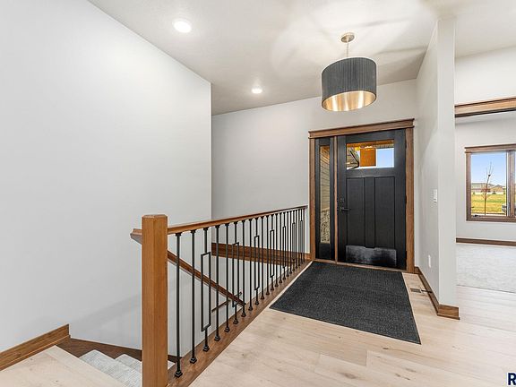 2nd image of 2703 W Oak Hill Dr