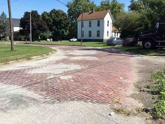 Exterior Neighborhood (street photo)