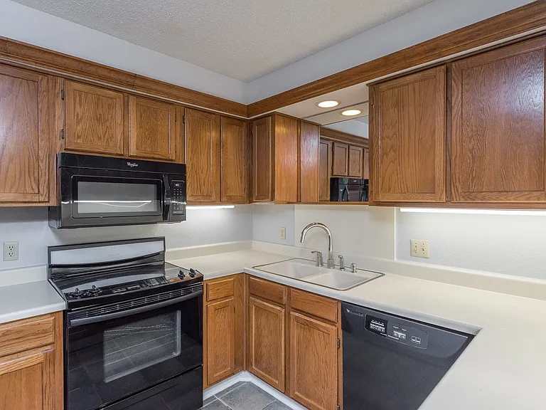 5128 Ledgestone Dr — Photo 8