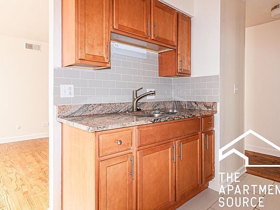 2nd image of 5960 N Winthrop Ave #410