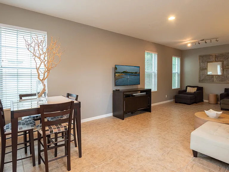 108 Canterbury Pl — Photo 9