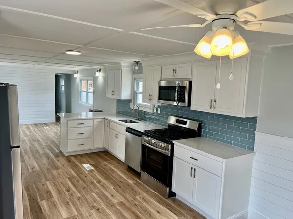 10 Candlelight Dr, Plymouth, MA 02360