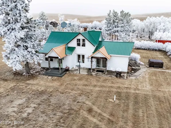 105 7th St NW, Hettinger, ND 58639