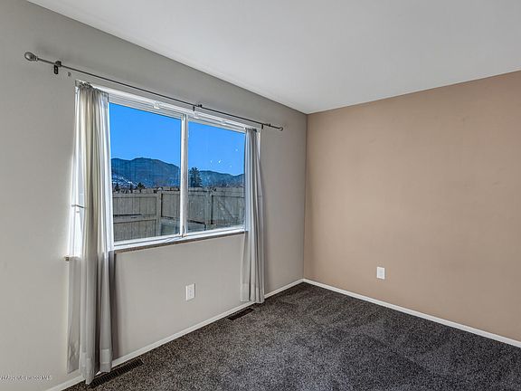 4th image of 457 Mountain Shadows Dr
