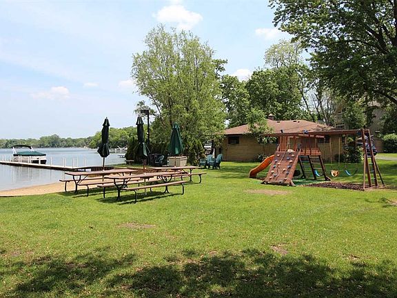 3rd image of 55 Lake Zurich Dr