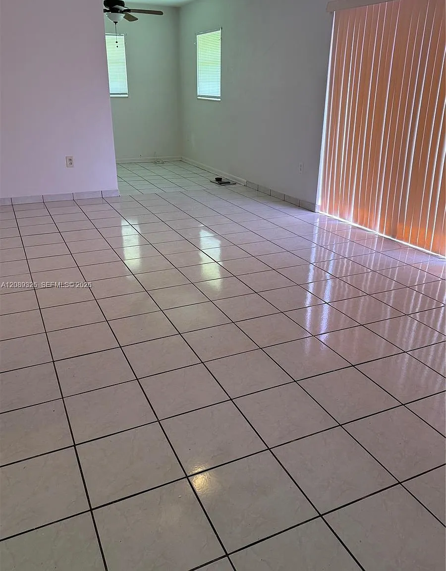 Carol City Corr Pl Of — Photo 4