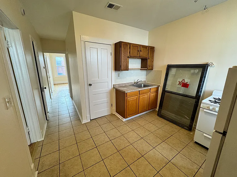 2402 N Surrey Ct #3 — Photo 5