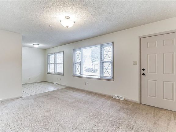 5th image of 554 S Circle Dr