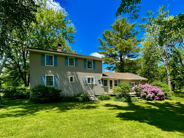 5 Wallace Lane, Orono, ME 04473