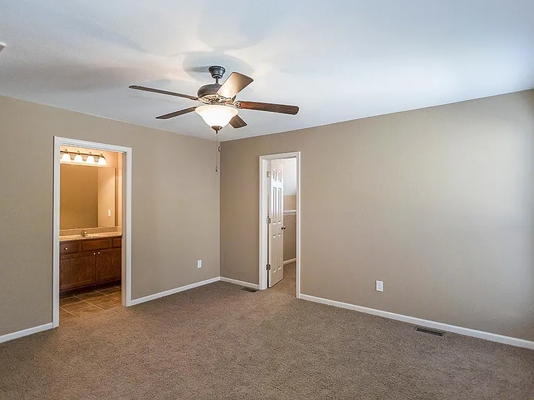 Parkway Oaks Townhomes and Duplexes — Photo 16