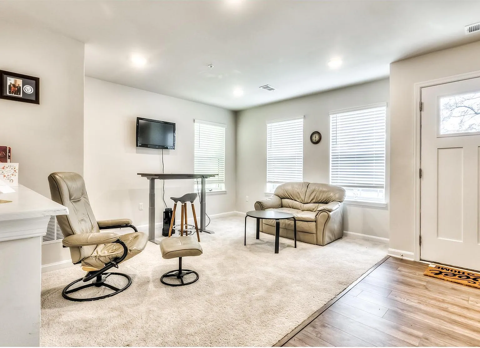 3 bed, 2.5 bath, 1800 sqft, $3,000 — Photo 3