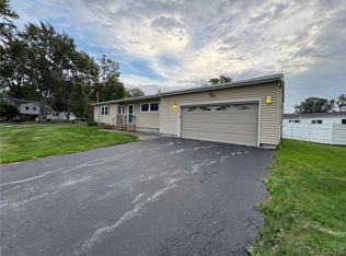17 Gooseberry Ln, Liverpool, NY 13090