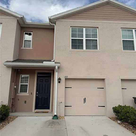 1217 Balsam Dr — Photo 1