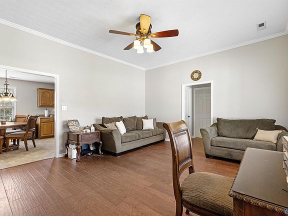 5th image of 102 Meadowlark Dr