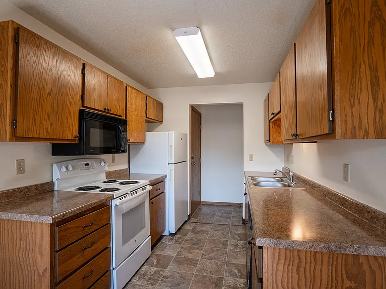Fargo, ND Southview Village Apartments | Kitchen
