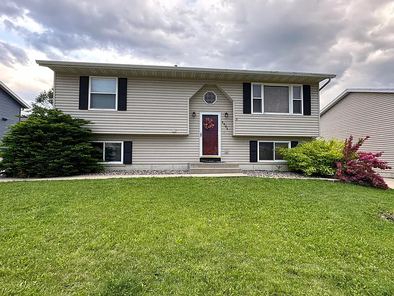 4904 Opal Ln NW — Photo 3