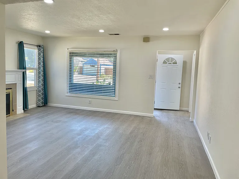 21421 Rizzo Ave — Photo 6