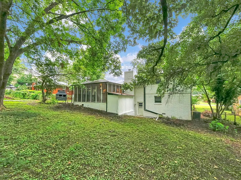 1249 Robert Ln — Photo 28