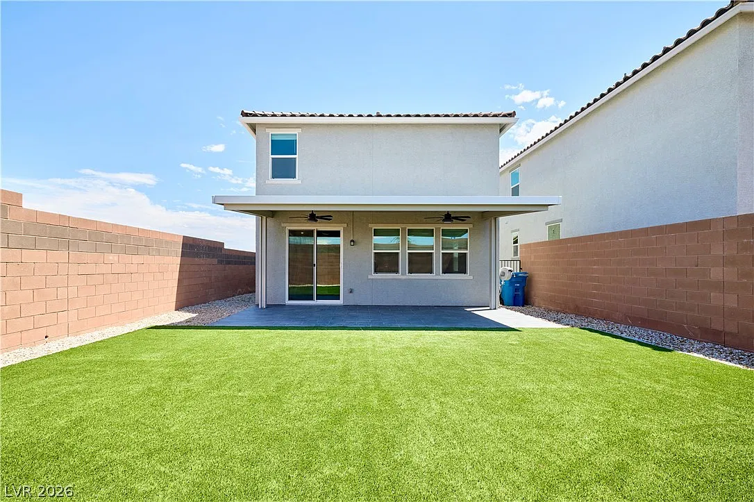 3 bed, 2.5 bath, 1747 sqft, $1,999 — Photo 1