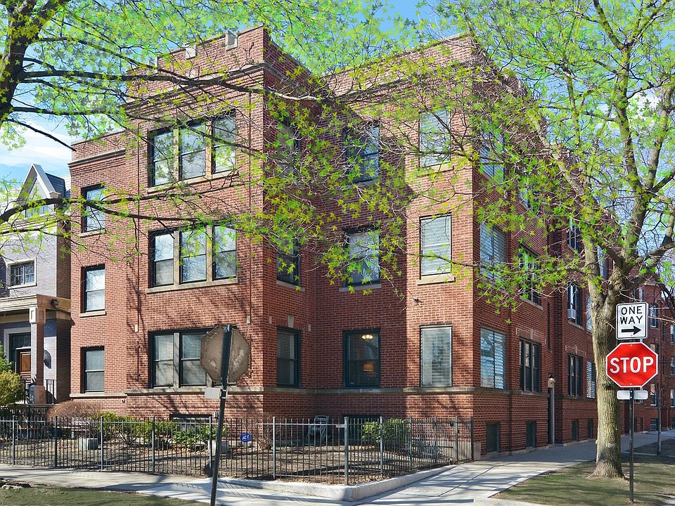 1st image of 1501 W Cornelia Ave #3
