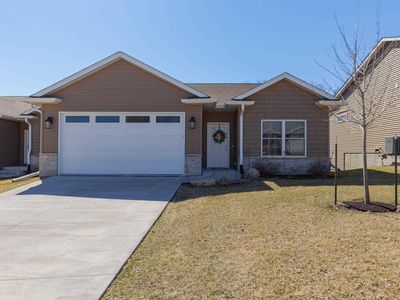702 Titus Ct, Leclaire, IA, 52753