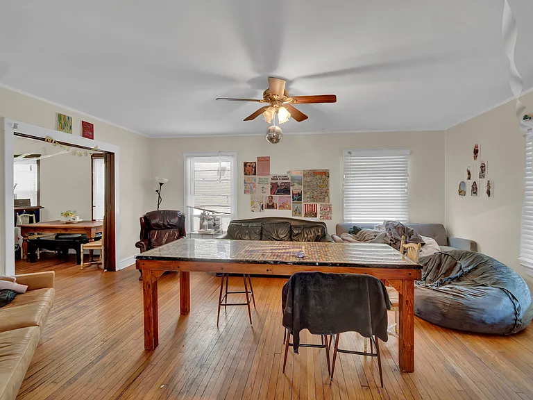 807 Foster St — Photo 9