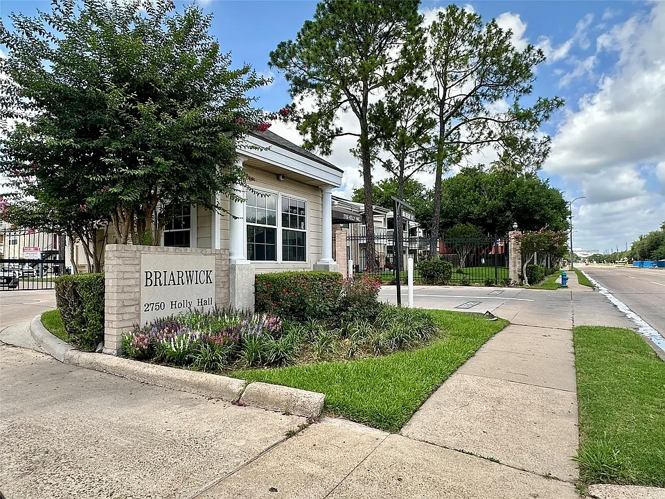 2750 Holly Hall St #1215
