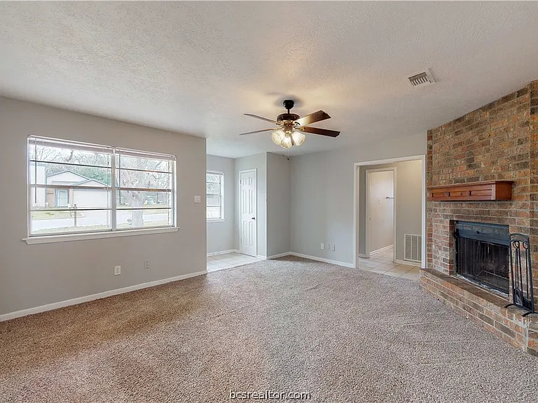 1107 Braeswood Dr — Photo 15