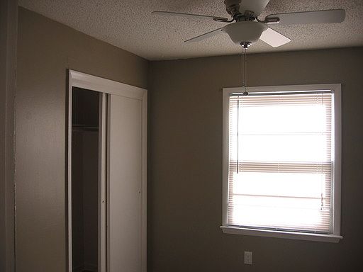 4th image of 7504 E 107th St