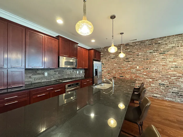 2929A McGee Trafficway #200A — Photo 7