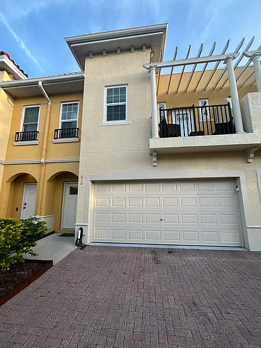 610 105th Ln N Photo 1