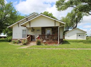 301 NW Summit St, Melvern, KS 66510