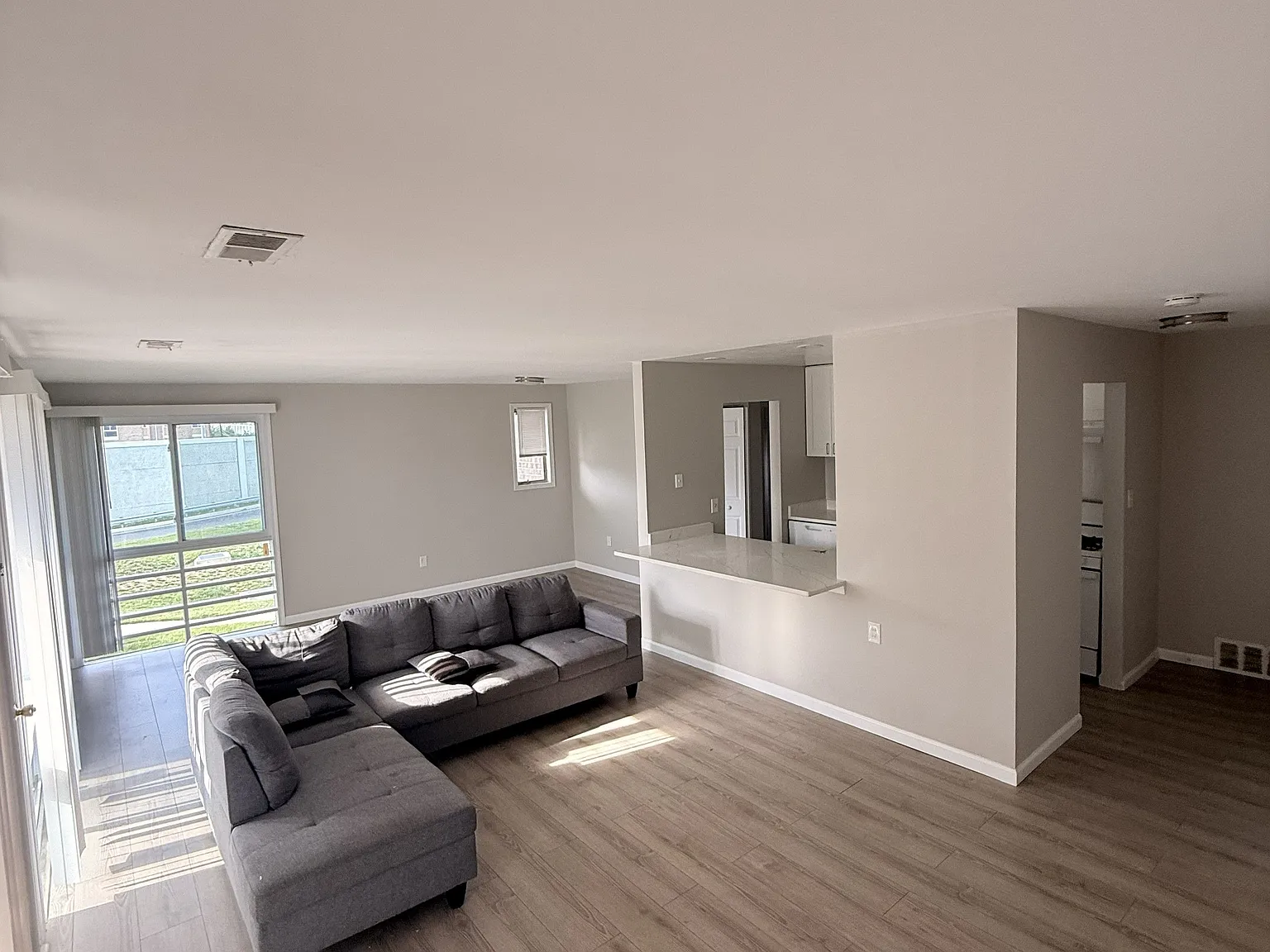 2 bed, 1.0 bath, 894 sqft, $1,850 — Photo 4