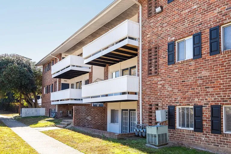 Ashton Square Apartments