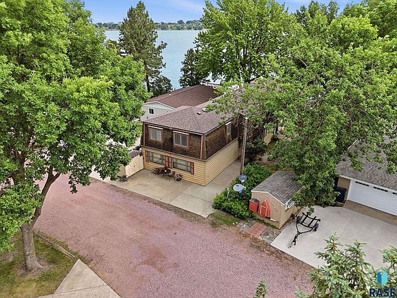 3rd image of 46246 S Shore Pl