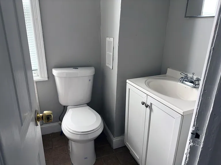 1528 S Hollywood St — Photo 13
