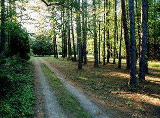 154 Steamboat Rd, Irvington, VA 22480