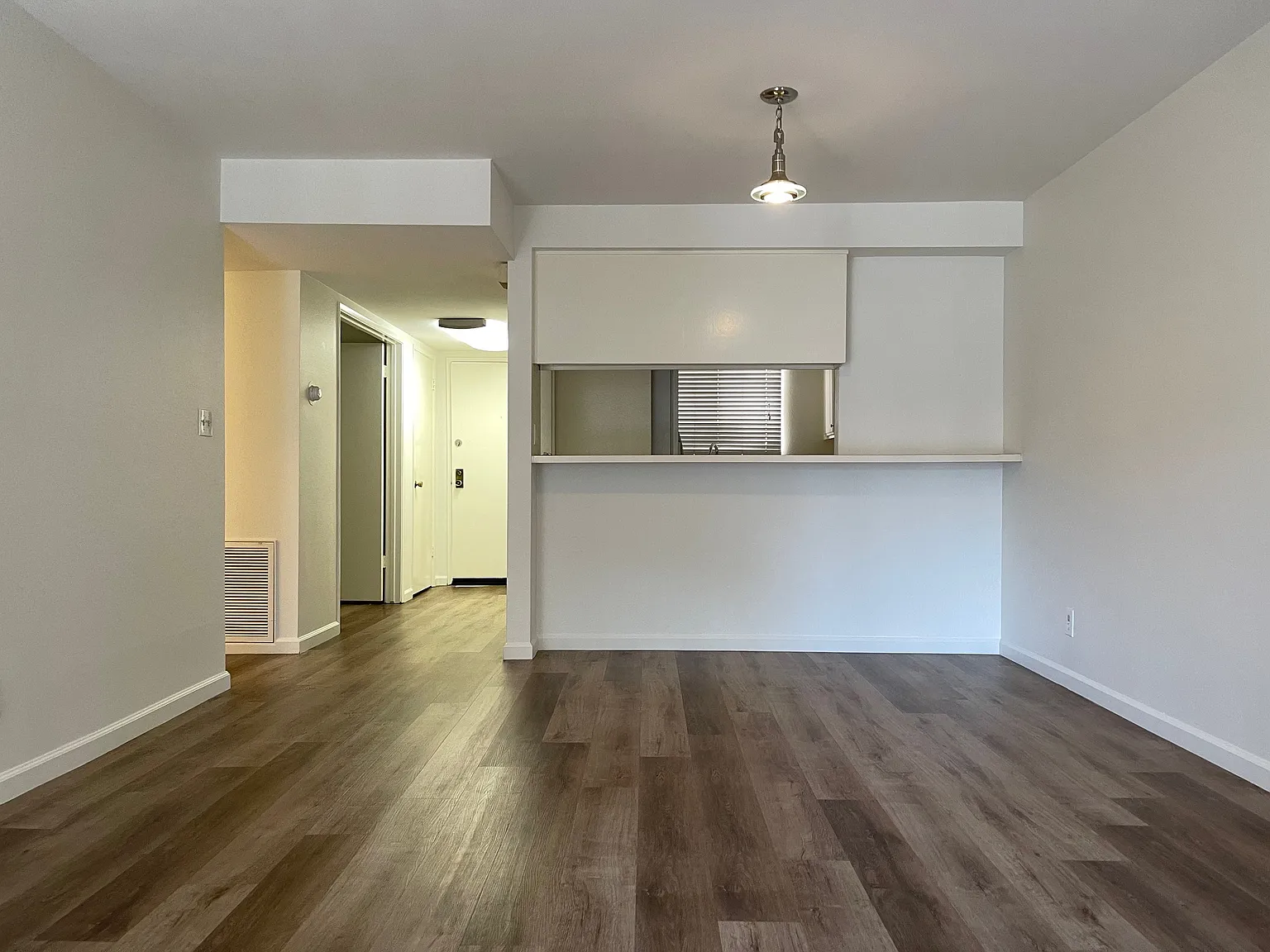 2 bed, 1.5 bath, 979 sqft, $2,895 — Photo 3