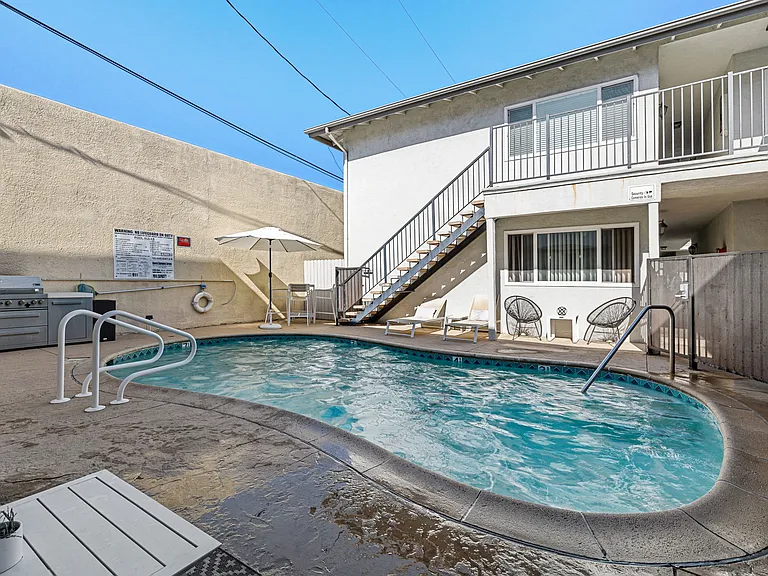 17405 Van Ness — Photo 32