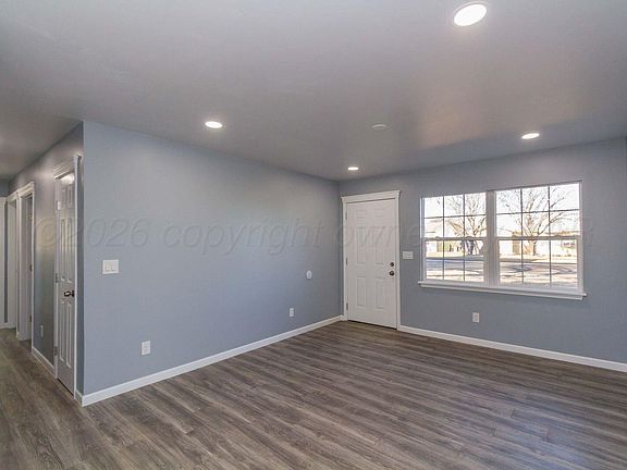 4th image of 2922 N Hill St
