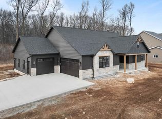 2932 E Aquamarine Ave, Appleton, WI 54913