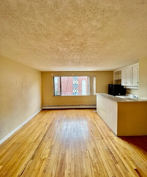 Corona Manor Apartments — Photo 19