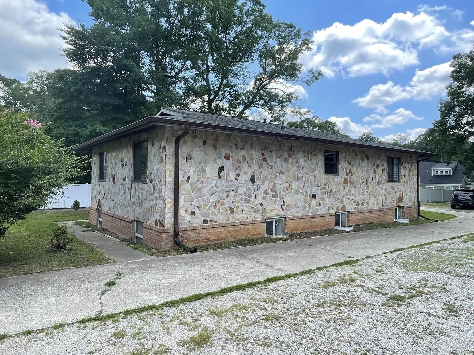 4 bed, 1916 sqft, $2,800 — Photo 2