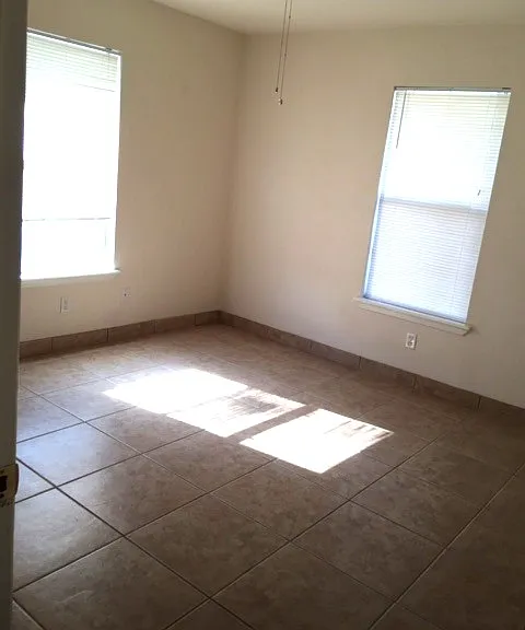 2518 Avenue D — Photo 7