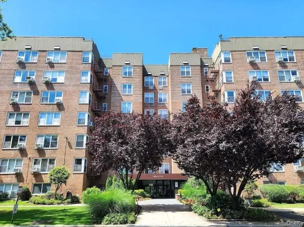 18-50 211 Street #2K, Bayside, NY 11360
