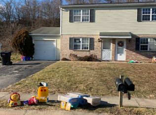 1047 Cloverton Dr, Columbia, PA 17512