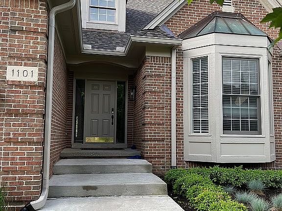 4th image of 1101 Park Place Ct