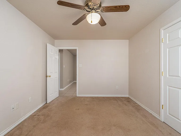 207 Locust St — Photo 28
